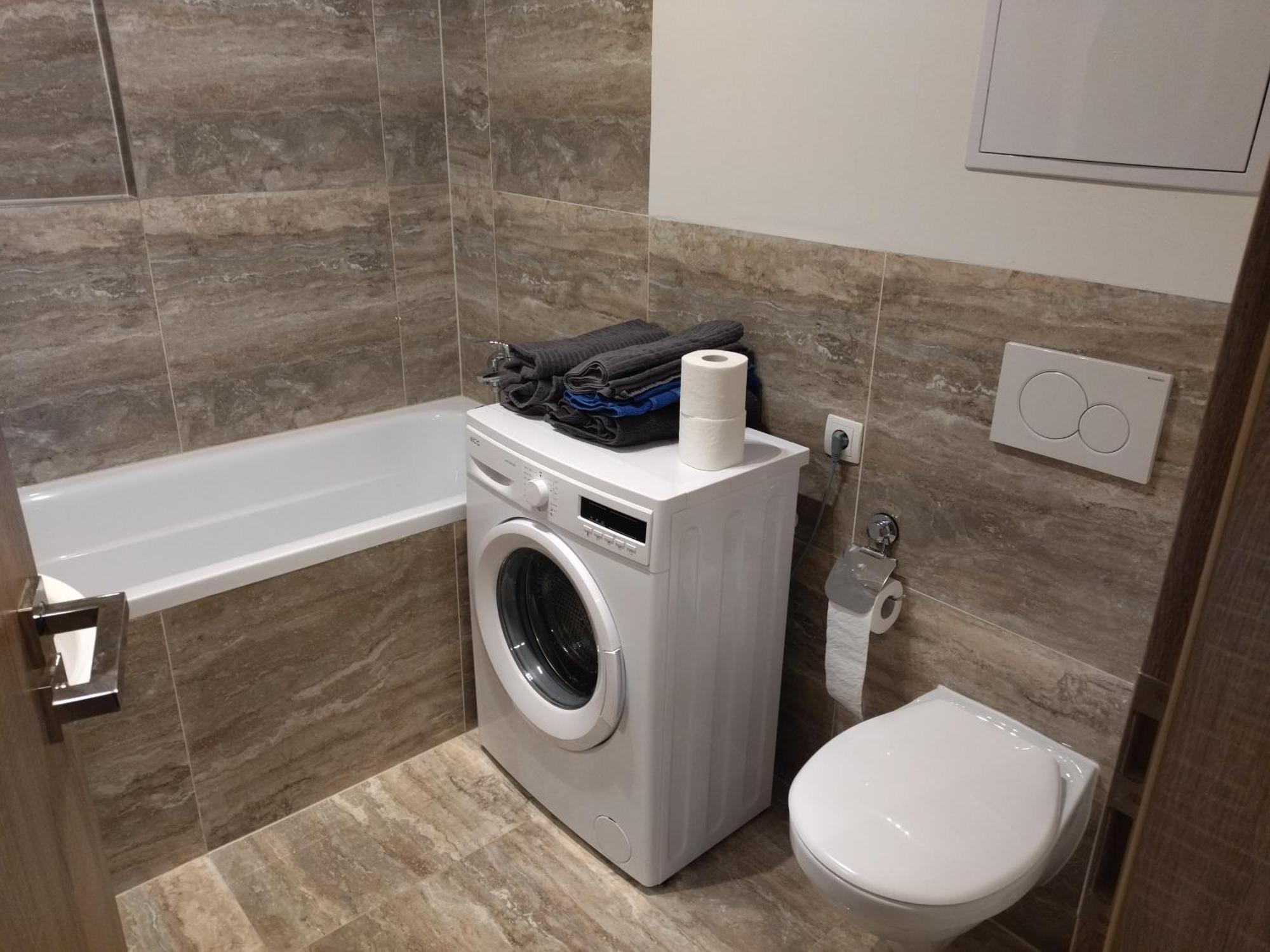 Brand New Two Room Apartment #34 With Free Secure Parking In The Center Prague Exterior photo